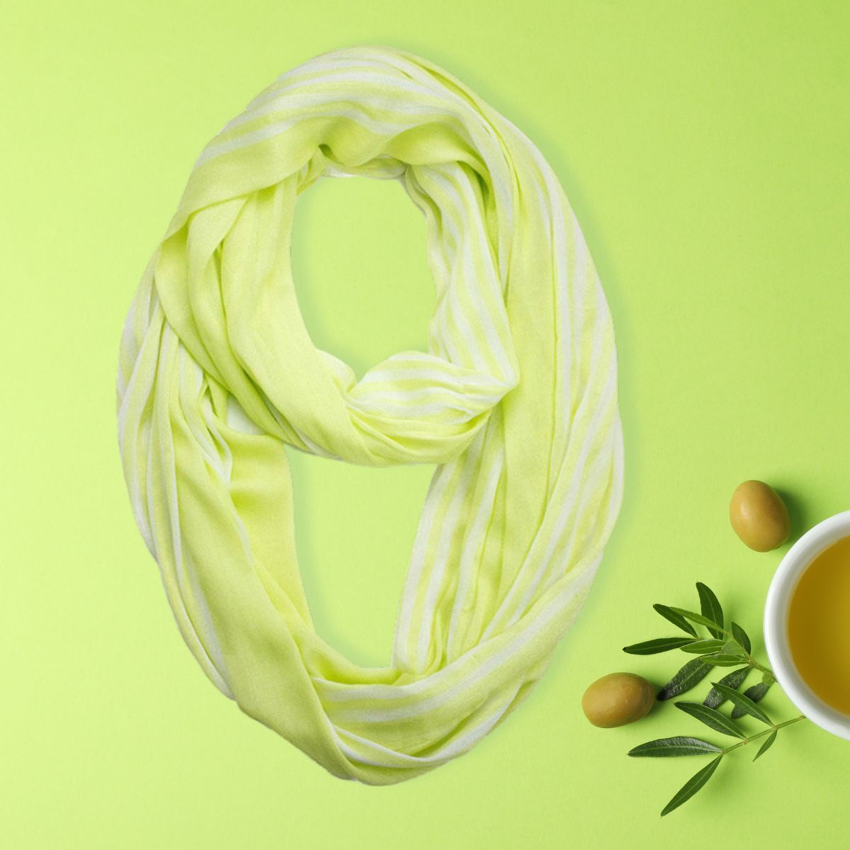 Silk Scarf with Stripe Pattern – Stylish Fashion Accessory